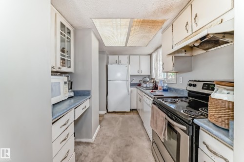 2343 139 Avenue, Edmonton, AB - Indoor Photo Showing Kitchen