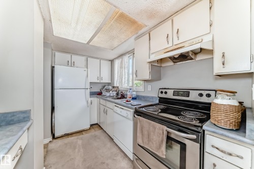 2343 139 Avenue, Edmonton, AB - Indoor Photo Showing Kitchen With Double Sink