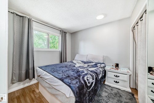 2343 139 Avenue, Edmonton, AB - Indoor Photo Showing Bedroom