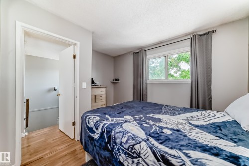 2343 139 Avenue, Edmonton, AB - Indoor Photo Showing Bedroom