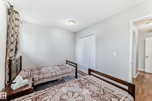 2343 139 Avenue, Edmonton, AB - Indoor Photo Showing Bedroom