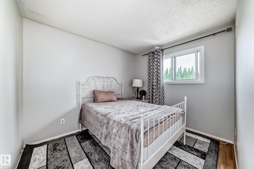 2343 139 Avenue, Edmonton, AB - Indoor Photo Showing Bedroom
