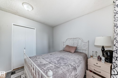 2343 139 Avenue, Edmonton, AB - Indoor Photo Showing Bedroom