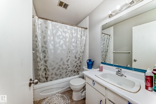 2343 139 Avenue, Edmonton, AB - Indoor Photo Showing Bathroom