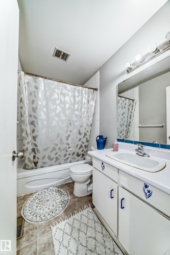 2343 139 Avenue, Edmonton, AB - Indoor Photo Showing Bathroom
