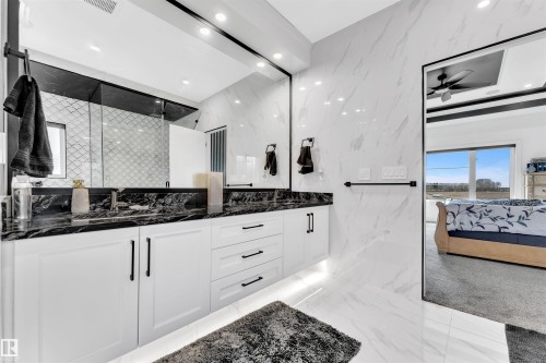 8118 Orchards Green Green, Edmonton, AB - Indoor Photo Showing Kitchen