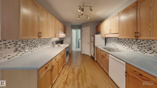 208 Ravine Villa(S), Leduc, AB - Indoor Photo Showing Kitchen