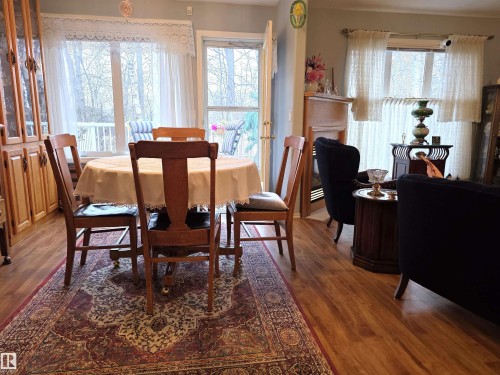 208 Ravine Villa(S), Leduc, AB - Indoor Photo Showing Dining Room