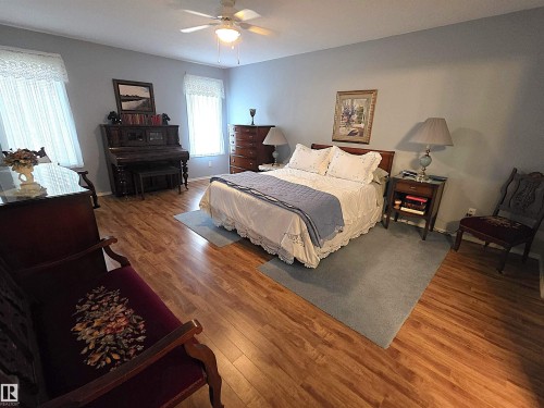 208 Ravine Villa(S), Leduc, AB - Indoor Photo Showing Bedroom