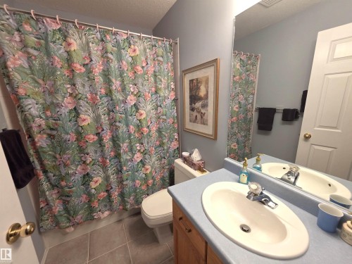 208 Ravine Villa(S), Leduc, AB - Indoor Photo Showing Bathroom