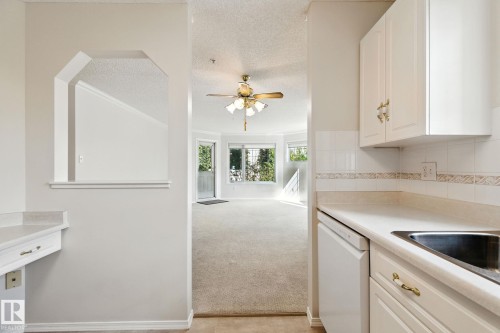 205 13450 114 Avenue, Edmonton, AB - Indoor Photo Showing Kitchen