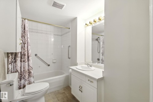 205 13450 114 Avenue, Edmonton, AB - Indoor Photo Showing Bathroom