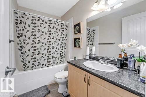 1137 37B Avenue, Edmonton, AB - Indoor Photo Showing Bathroom