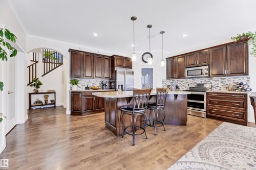 2677 Anderson Crescent, Edmonton, AB - Indoor Photo Showing Kitchen With Upgraded Kitchen