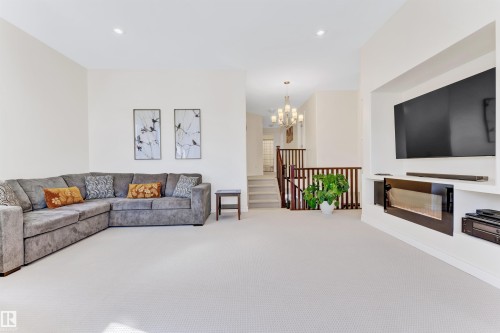 2677 Anderson Crescent, Edmonton, AB - Indoor Photo Showing Living Room