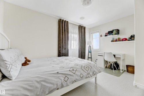 2677 Anderson Crescent, Edmonton, AB - Indoor Photo Showing Bedroom