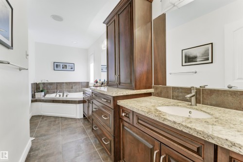 2677 Anderson Crescent, Edmonton, AB - Indoor Photo Showing Bathroom