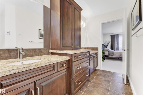 2677 Anderson Crescent, Edmonton, AB - Indoor Photo Showing Bathroom