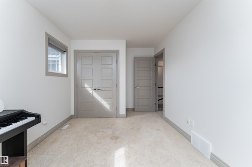 5414 Bonaventure Avenue, Edmonton, AB - Indoor Photo Showing Other Room