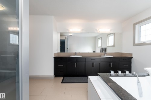 5414 Bonaventure Avenue, Edmonton, AB - Indoor Photo Showing Bathroom