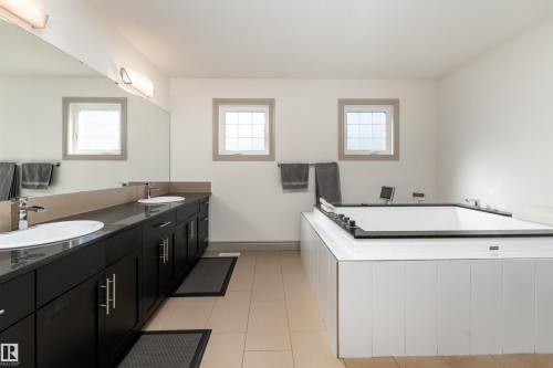 5414 Bonaventure Avenue, Edmonton, AB - Indoor Photo Showing Bathroom