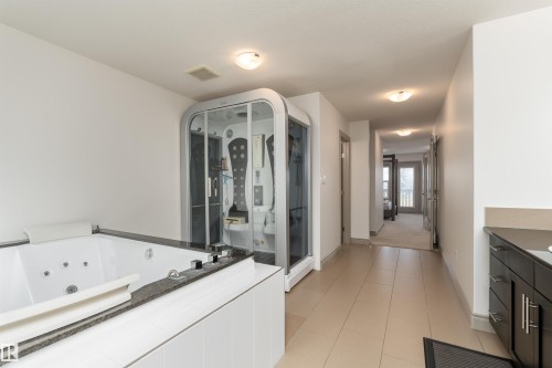 5414 Bonaventure Avenue, Edmonton, AB - Indoor Photo Showing Bathroom