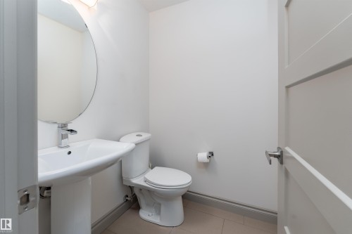 5414 Bonaventure Avenue, Edmonton, AB - Indoor Photo Showing Bathroom