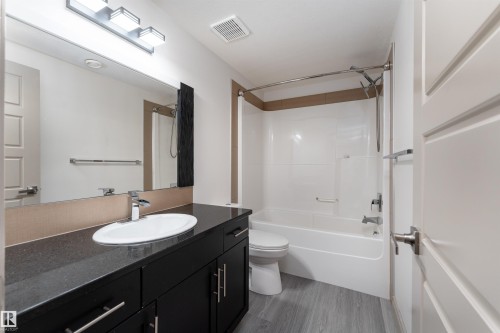 5414 Bonaventure Avenue, Edmonton, AB - Indoor Photo Showing Bathroom