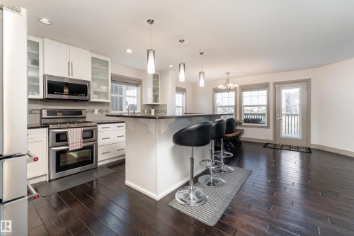 5414 Bonaventure Avenue, Edmonton, AB - Indoor Photo Showing Kitchen With Stainless Steel Kitchen With Upgraded Kitchen