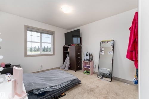 5414 Bonaventure Avenue, Edmonton, AB - Indoor Photo Showing Bedroom