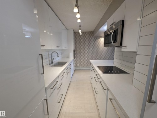 105 10140 115 Street  Edmonton, AB T5K 1T5