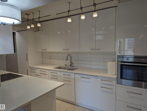 105 10140 115 Street, Edmonton, AB - Indoor Photo Showing Kitchen With Double Sink With Upgraded Kitchen