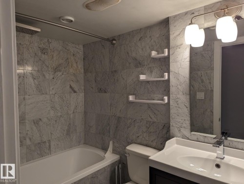 105 10140 115 Street, Edmonton, AB - Indoor Photo Showing Bathroom