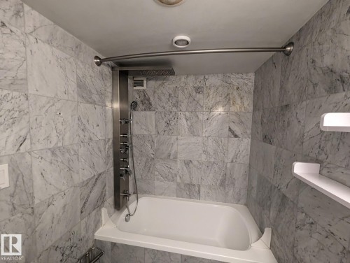 105 10140 115 Street, Edmonton, AB - Indoor Photo Showing Bathroom