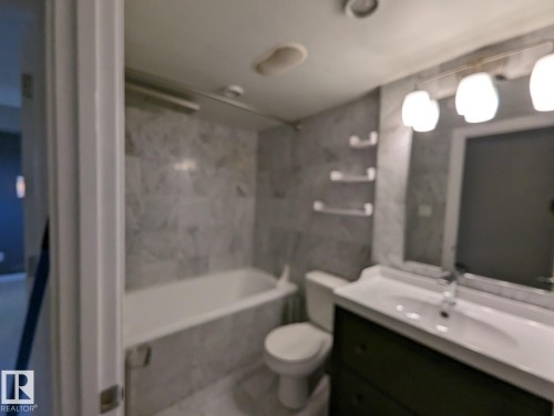 105 10140 115 Street, Edmonton, AB - Indoor Photo Showing Bathroom