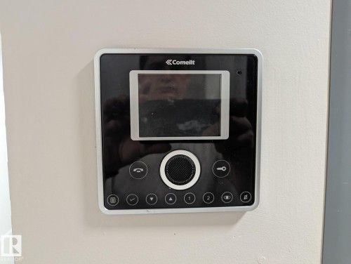 105 10140 115 Street, Edmonton, AB - Indoor