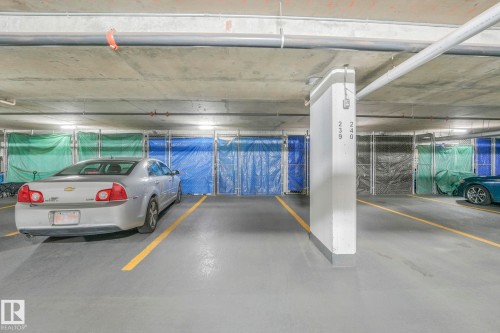 814 200 Bellerose Drive, St. Albert, AB - Indoor Photo Showing Garage