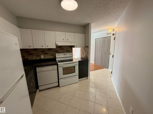 404 10149 Saskatchewan Drive, Edmonton, AB - Indoor Photo Showing Kitchen