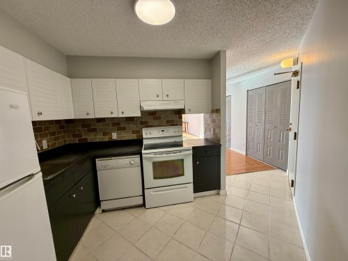 404 10149 Saskatchewan Drive, Edmonton, AB - Indoor Photo Showing Kitchen