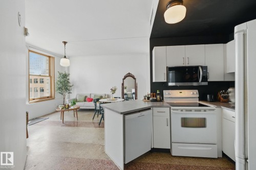 703 10134 100 Street, Edmonton, AB - Indoor Photo Showing Kitchen