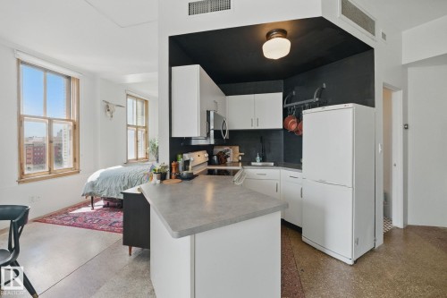 703 10134 100 Street, Edmonton, AB - Indoor Photo Showing Kitchen