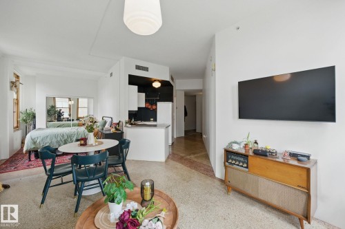703 10134 100 Street, Edmonton, AB - Indoor Photo Showing Dining Room