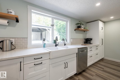 22355 Hwy 623, Rural Leduc County, AB - Indoor Photo Showing Kitchen With Double Sink