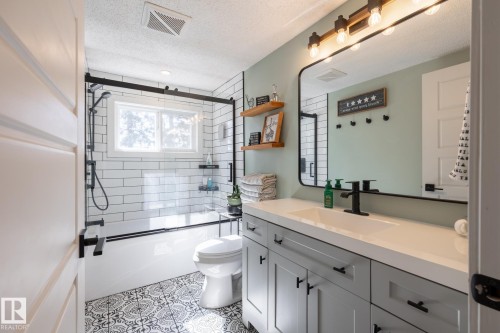 22355 Hwy 623, Rural Leduc County, AB - Indoor Photo Showing Bathroom