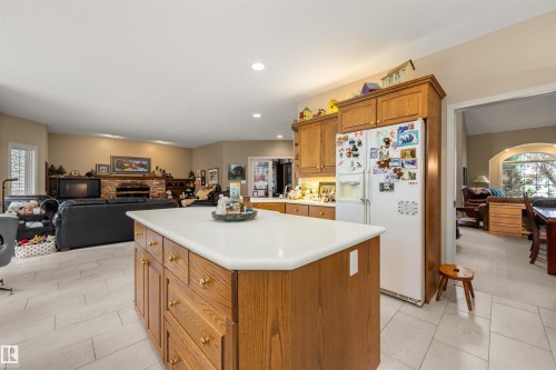 403 Twin Brooks Crescent, Edmonton, AB - Indoor Photo Showing Kitchen
