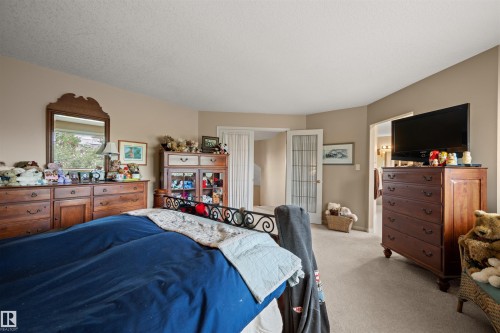 403 Twin Brooks Crescent, Edmonton, AB - Indoor Photo Showing Bedroom