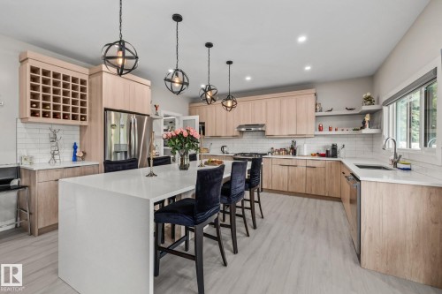 5225 55 55St, Wabamun, AB - Indoor Photo Showing Kitchen With Upgraded Kitchen