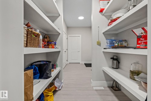 5225 55 55St, Wabamun, AB - Indoor With Storage