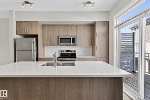 1091 Gault Boulevard, Edmonton, AB - Indoor Photo Showing Kitchen With Double Sink With Upgraded Kitchen