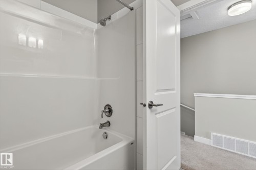 1091 Gault Boulevard, Edmonton, AB - Indoor Photo Showing Bathroom